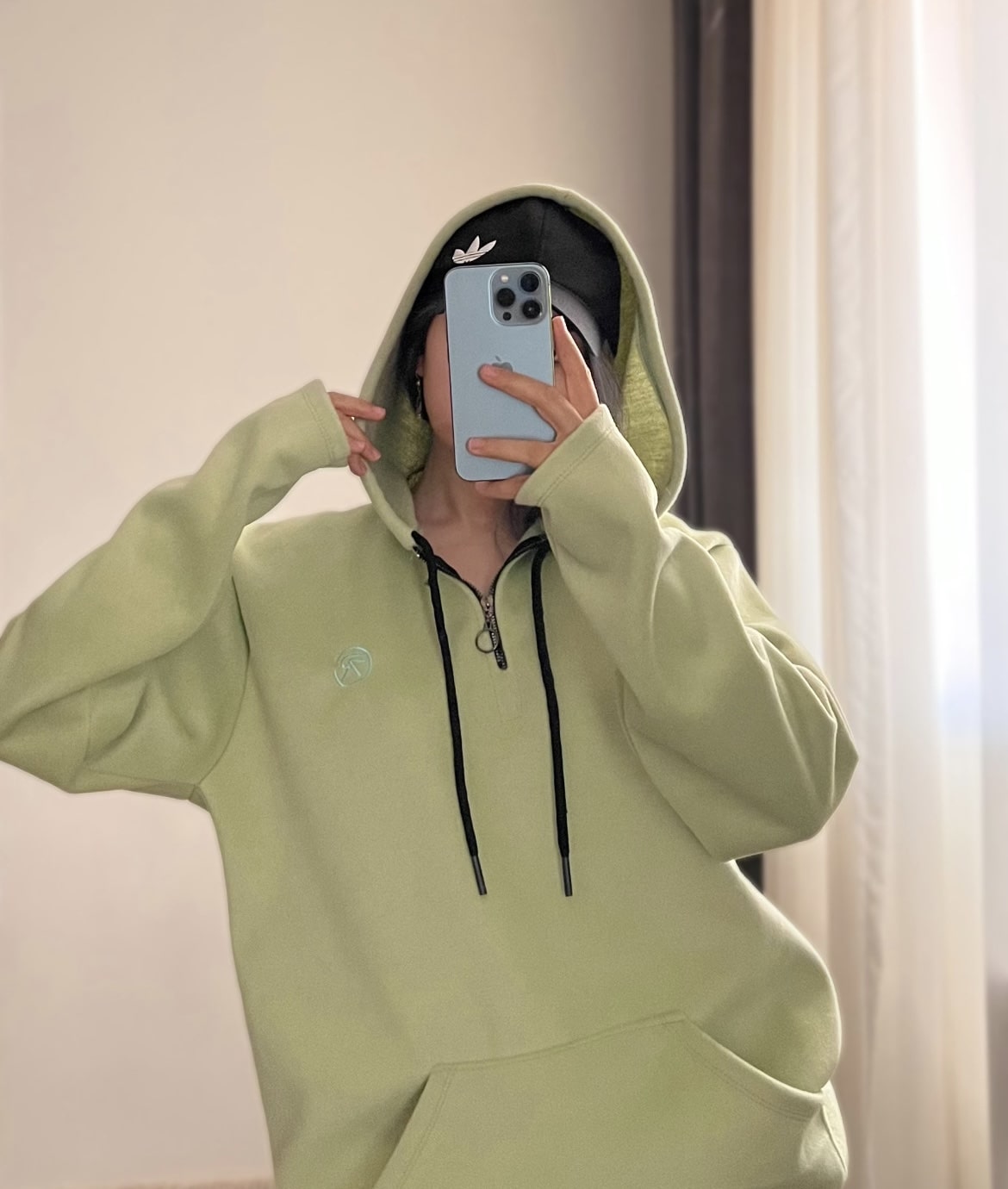 C42ECD9A-CFC1-4038-8BFF-CC5D5500322C-min هودی نیم زیپ